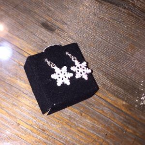 Cute snowflake earrings